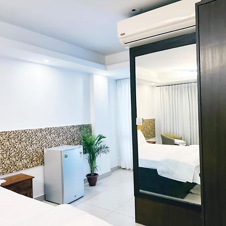 Hotel Blueberry Ню Делхи Екстериор снимка