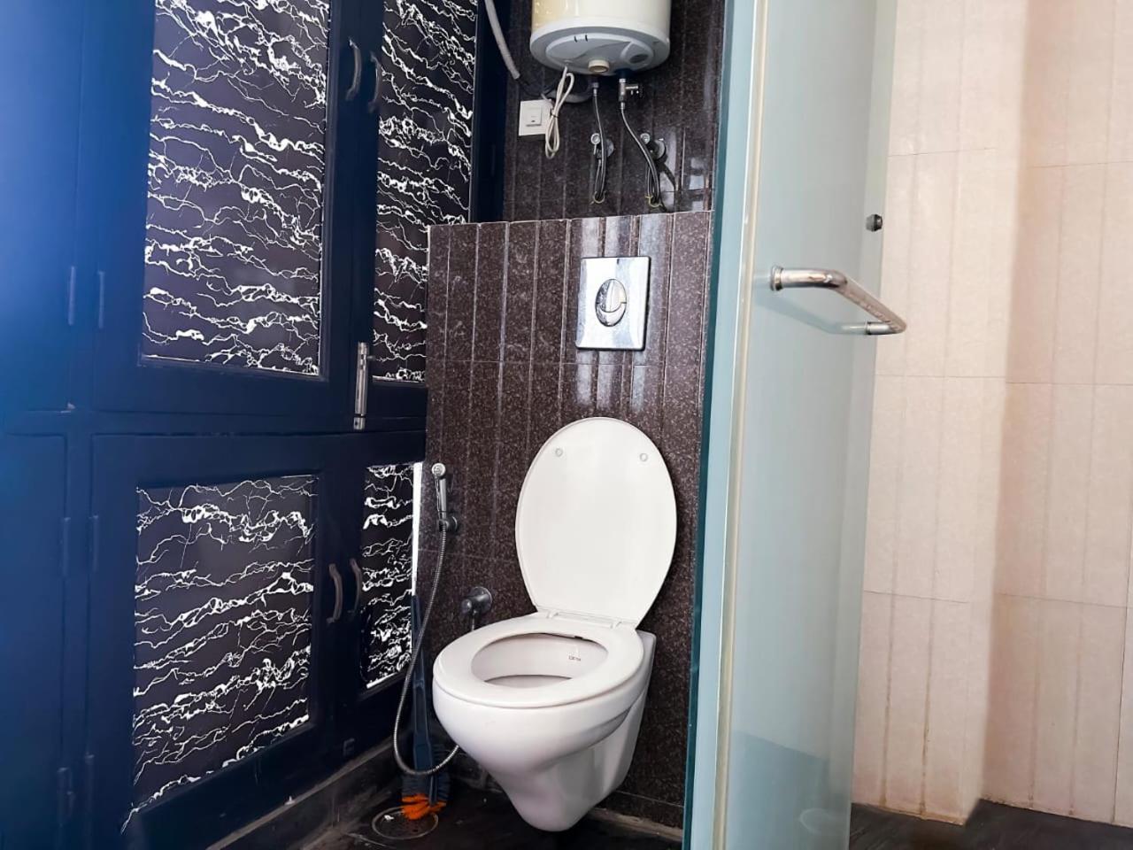 Hotel Blueberry Ню Делхи Екстериор снимка