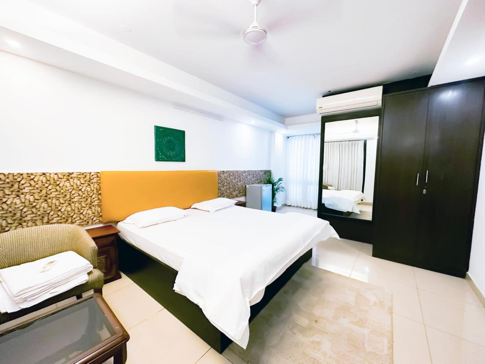Hotel Blueberry Ню Делхи Екстериор снимка