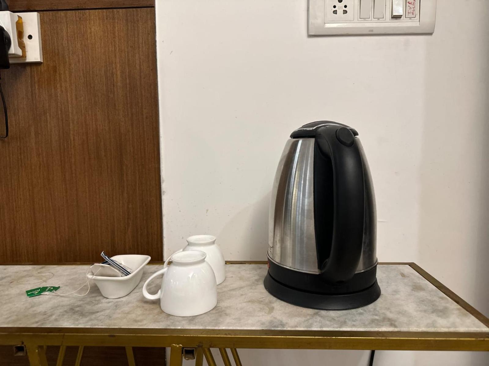 Hotel Blueberry Ню Делхи Екстериор снимка