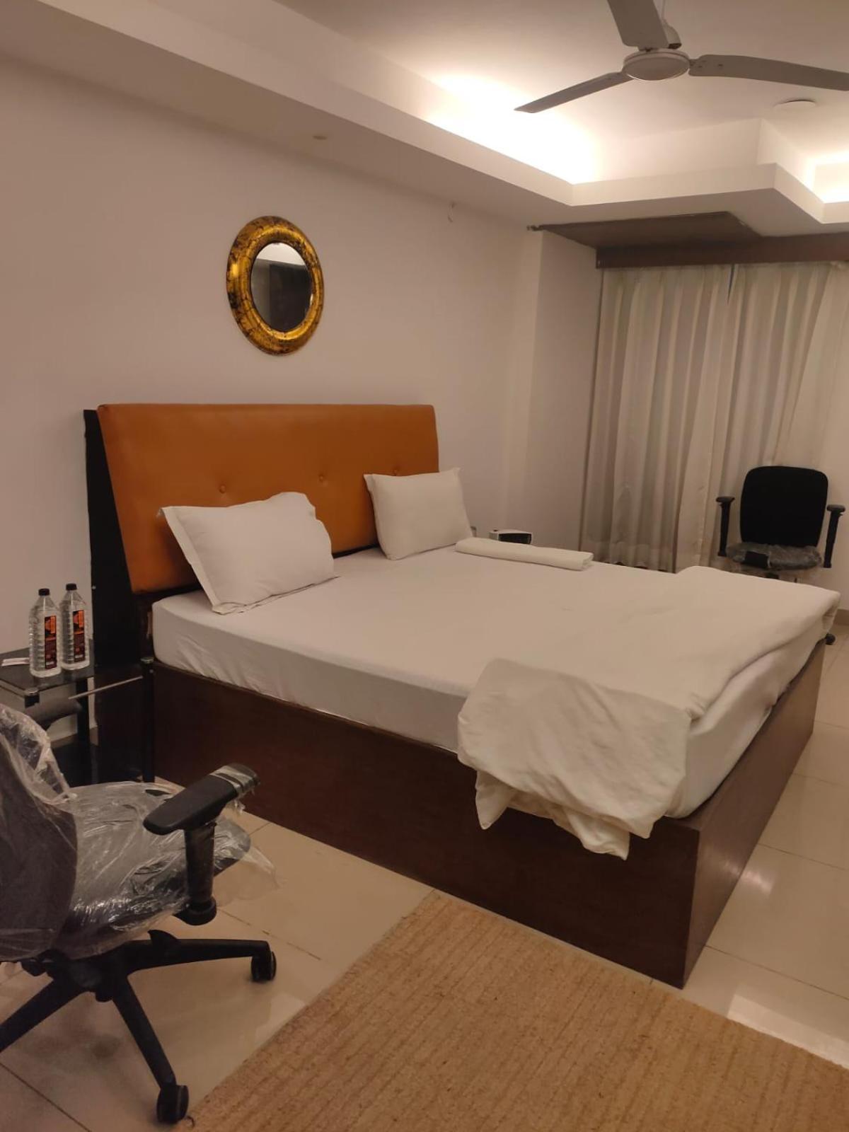 Hotel Blueberry Ню Делхи Екстериор снимка