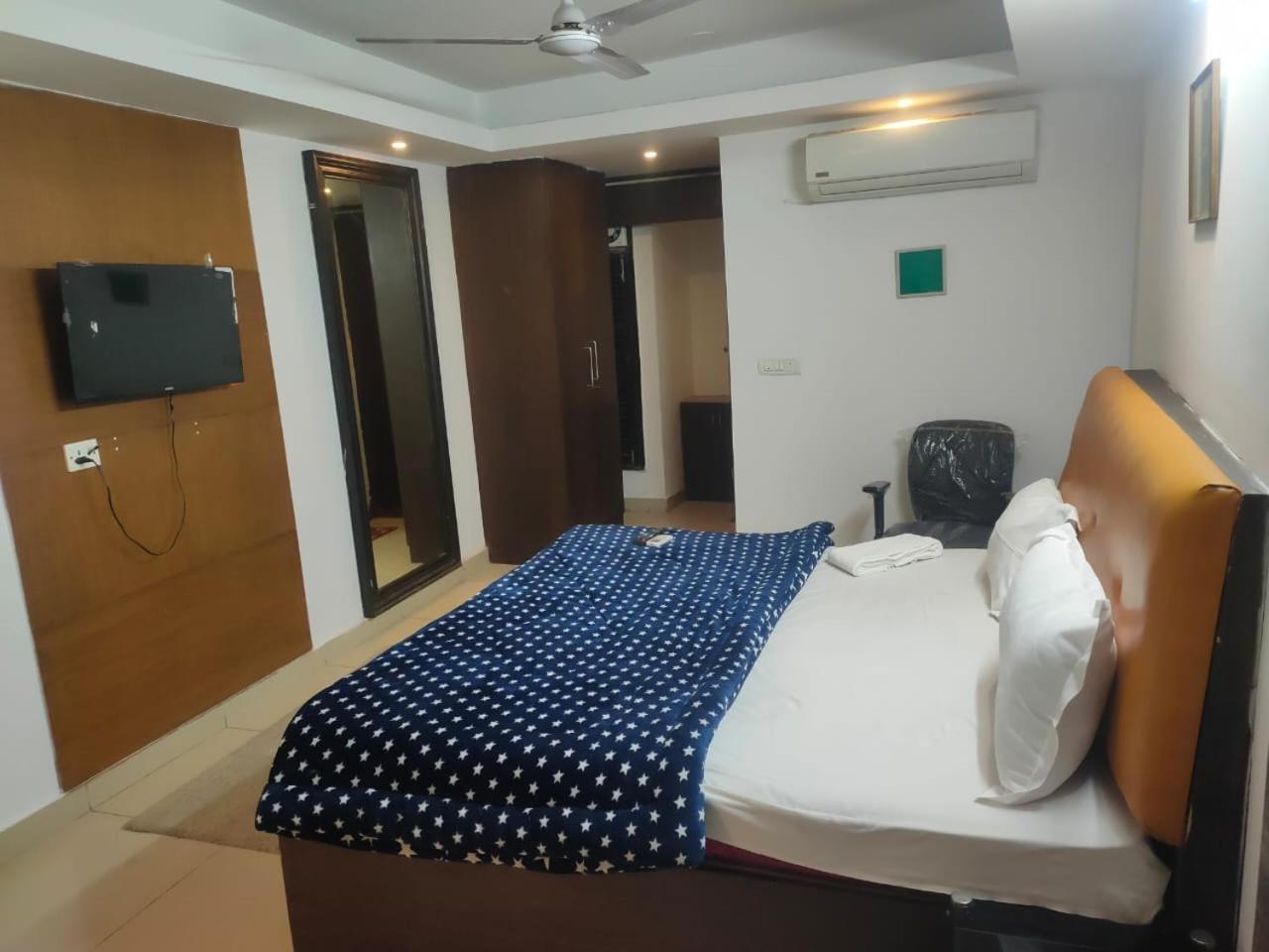 Hotel Blueberry Ню Делхи Екстериор снимка