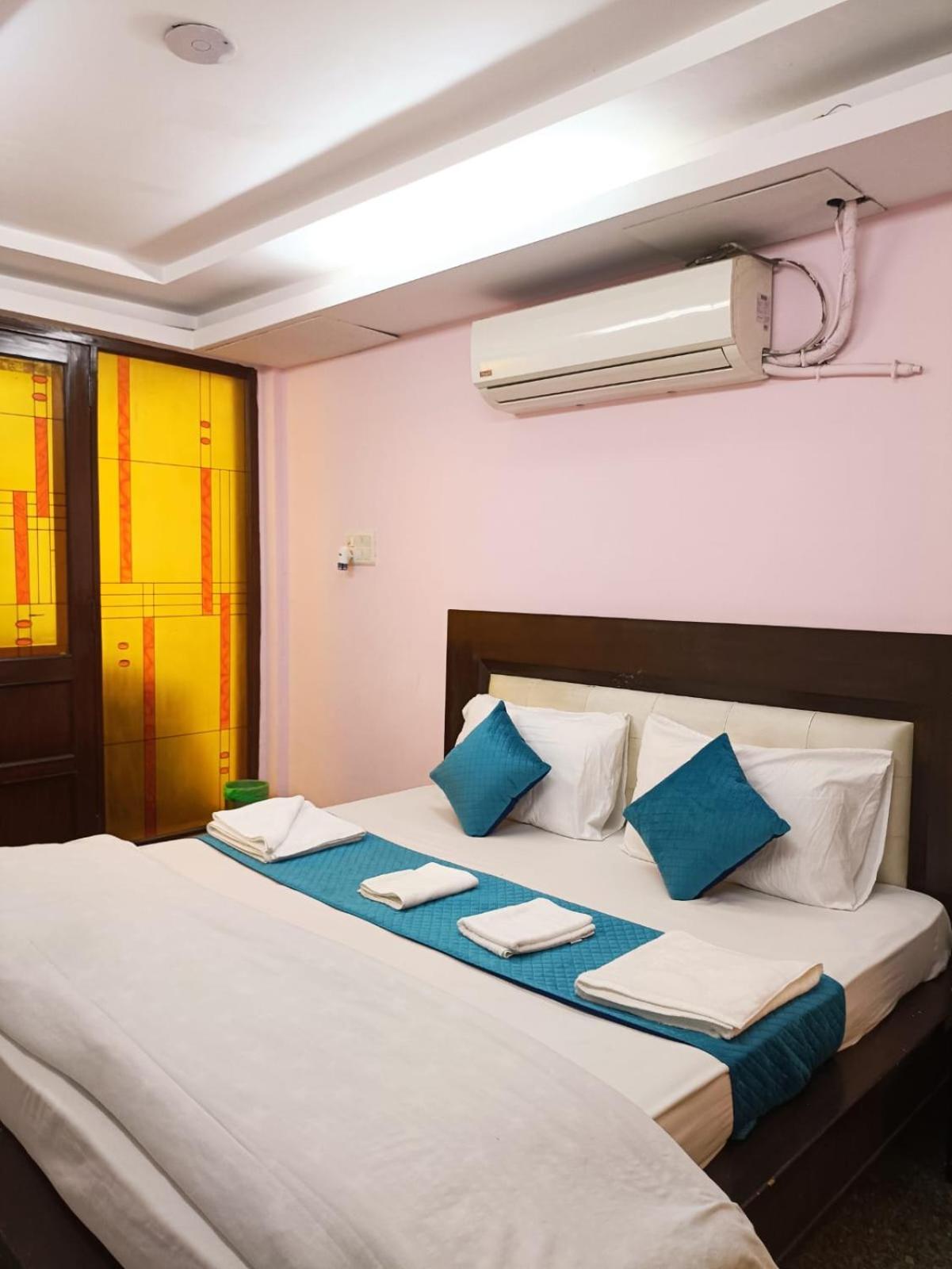Hotel Blueberry Ню Делхи Екстериор снимка