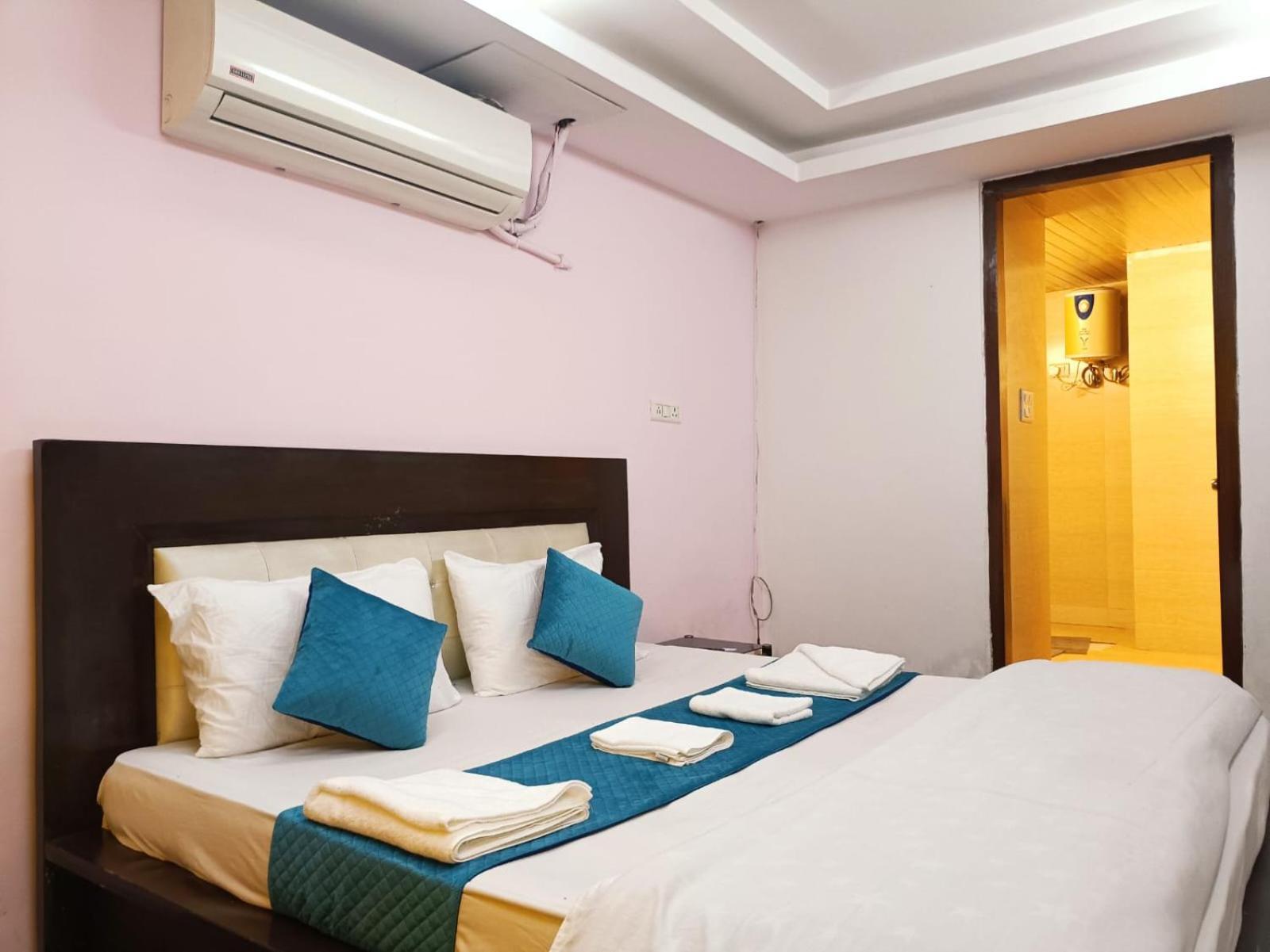 Hotel Blueberry Ню Делхи Екстериор снимка
