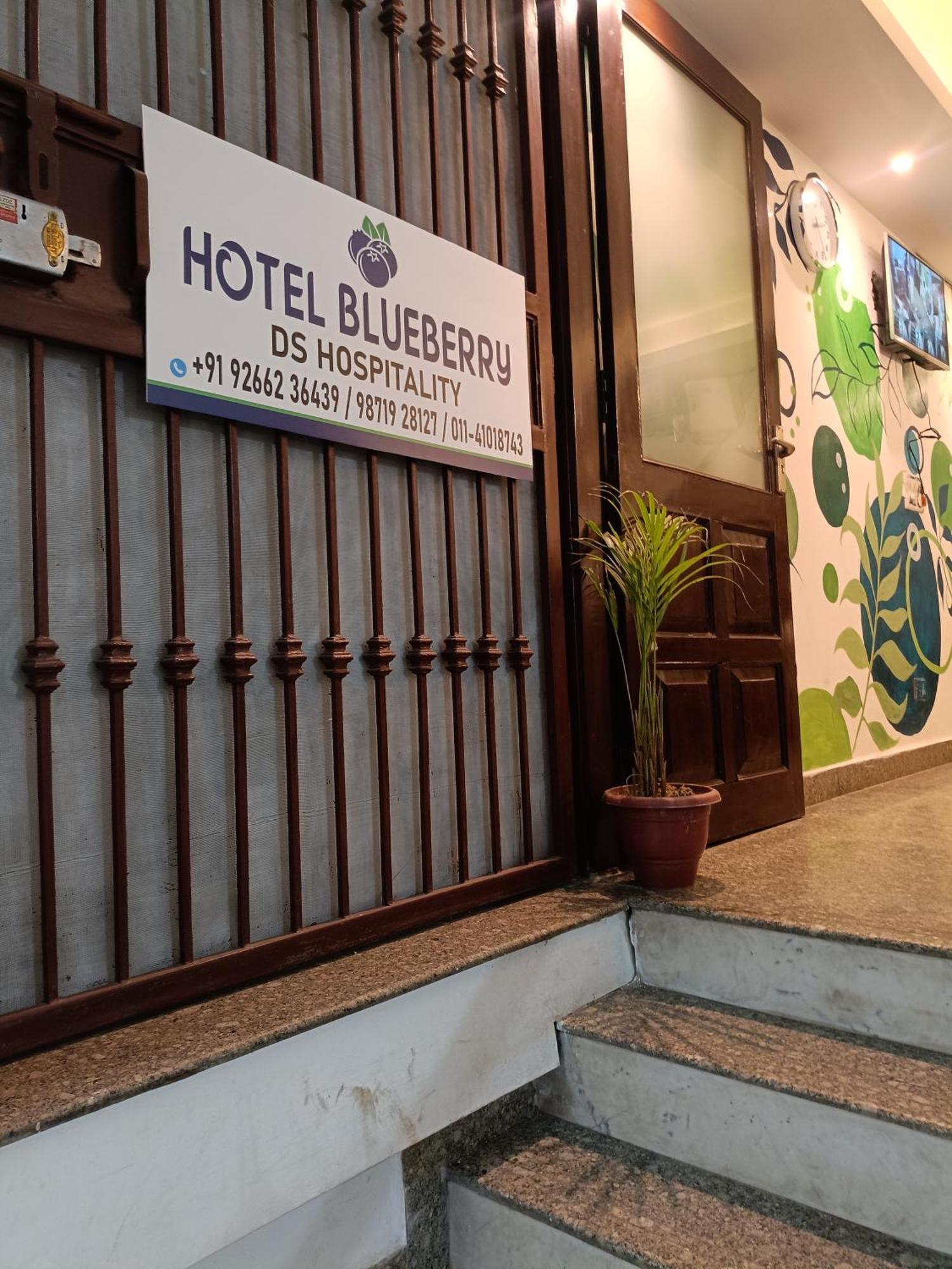 Hotel Blueberry Ню Делхи Екстериор снимка