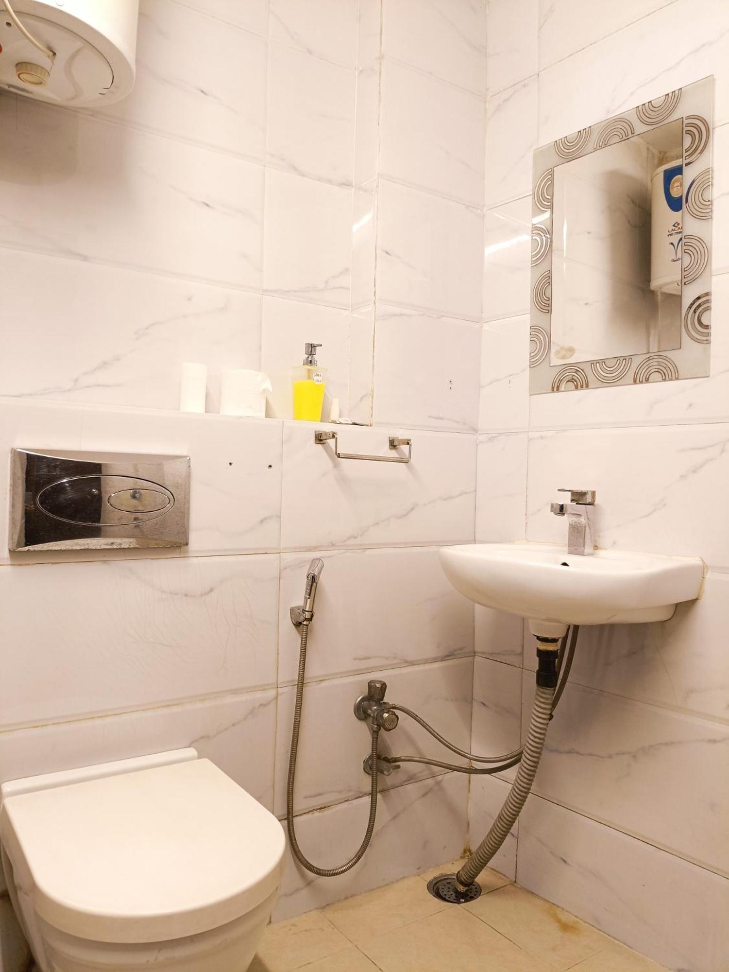 Hotel Blueberry Ню Делхи Екстериор снимка